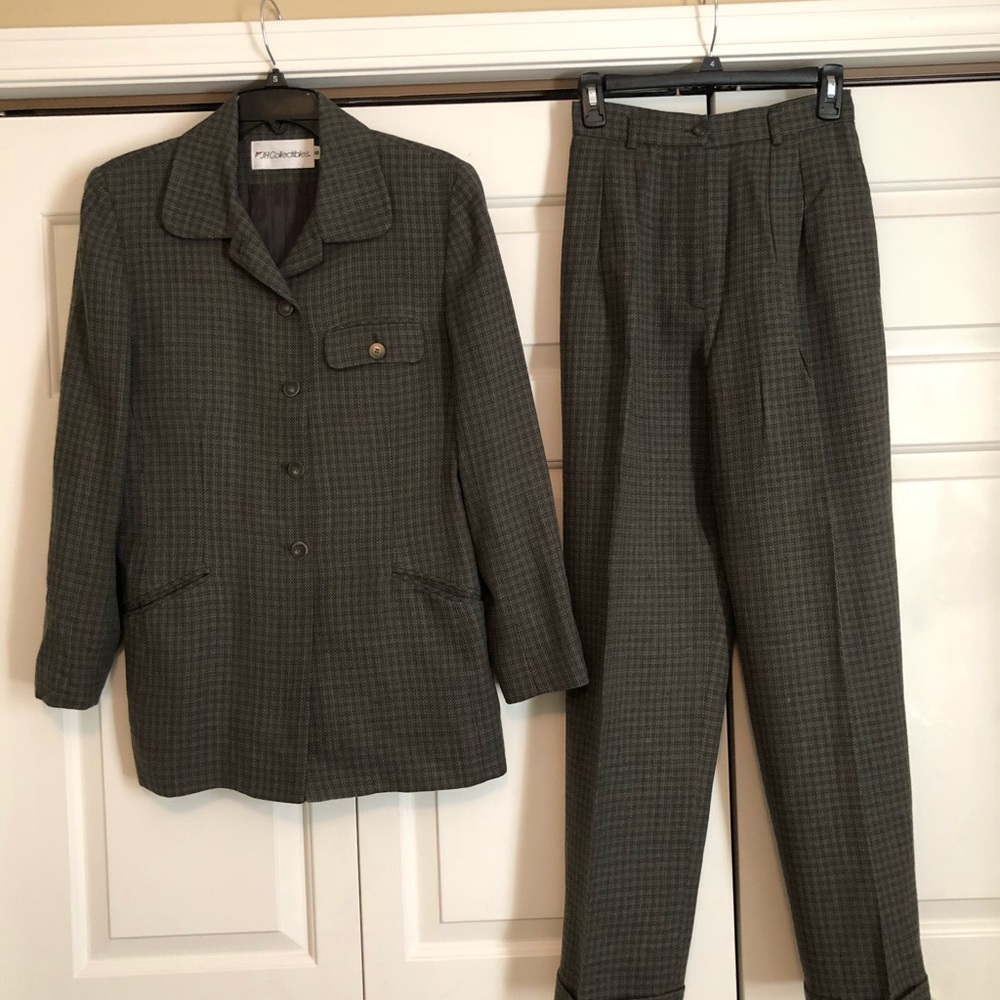 JH Collectibles greens tweeted looking pants